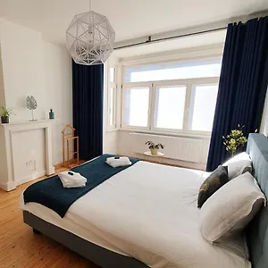  Ferienhaus Trendy, Authentieke Woning Met Groot Terras En Tuin